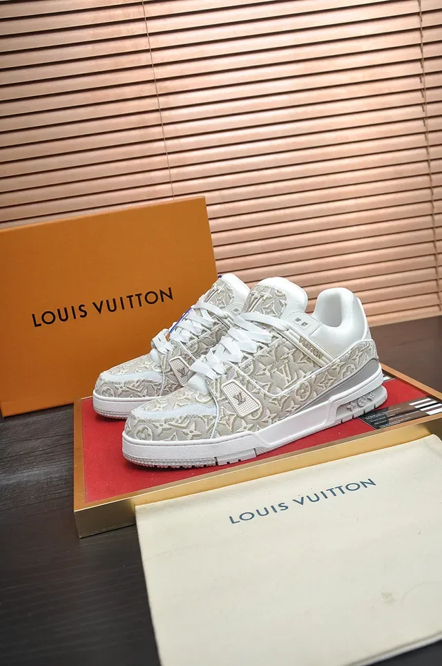 Louis Vuitton LV Trainer Bege Branco Monogram Jacquard Upper Chunky Sculpted Sole Tênis Lifestyle 4