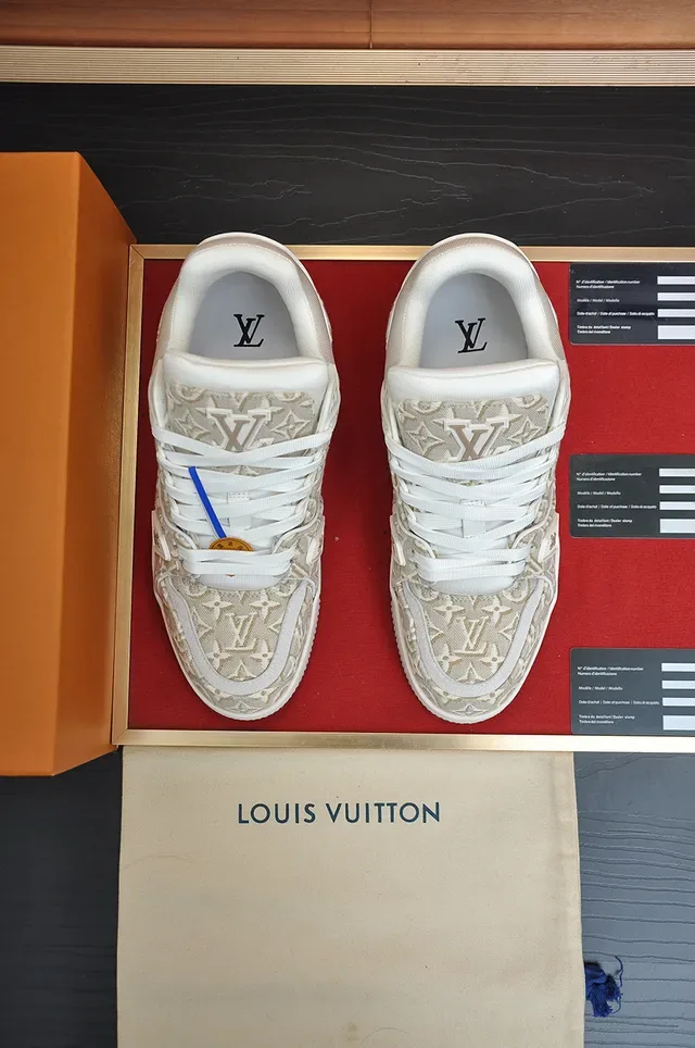 Louis Vuitton LV Trainer Bege Branco Monogram Jacquard Upper Chunky Sculpted Sole Tênis Lifestyle 5