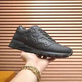 Louis Vuitton LV Trainer Zapatillas Negros Cuero con Monograma Embossed Cuello acolchado Estilo de Vida