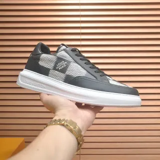 Louis Vuitton LV Trainer Preto e cinza low-top com solado de plataforma sneakers lifestyle