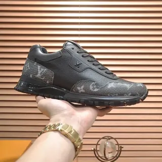 Louis Vuitton LV Trainer Zapatillas Lifestyle Negro y Gris Monogram Paneles de Lona Recubrimiento de Cuero Suave