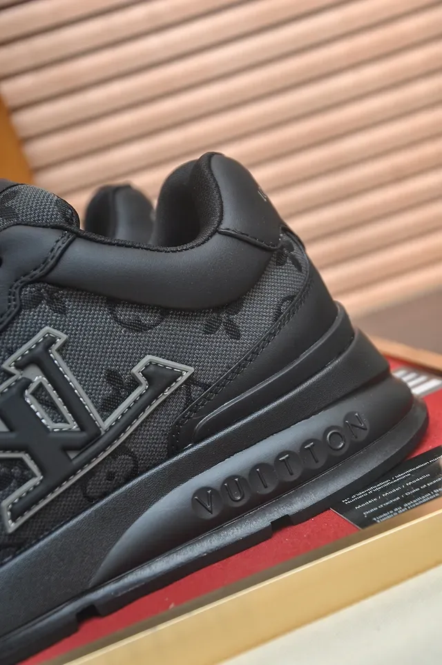 Louis Vuitton LV Trainer 黑色灰色 印花帆布鞋面 缝制标志 生活方式运动鞋 2