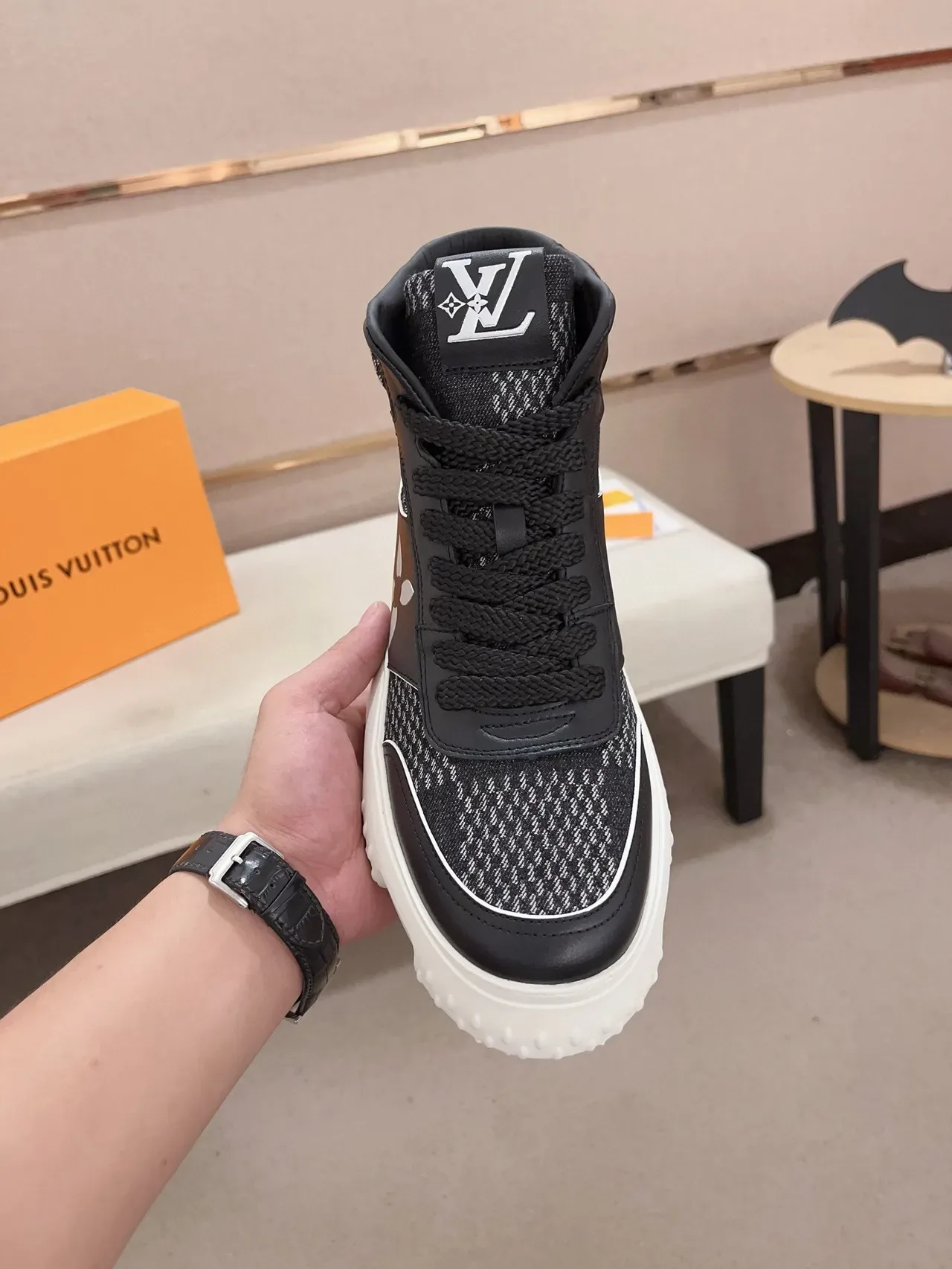 Louis Vuitton LV Trainer 黑白 高帮 厚底 生活方式运动鞋 2