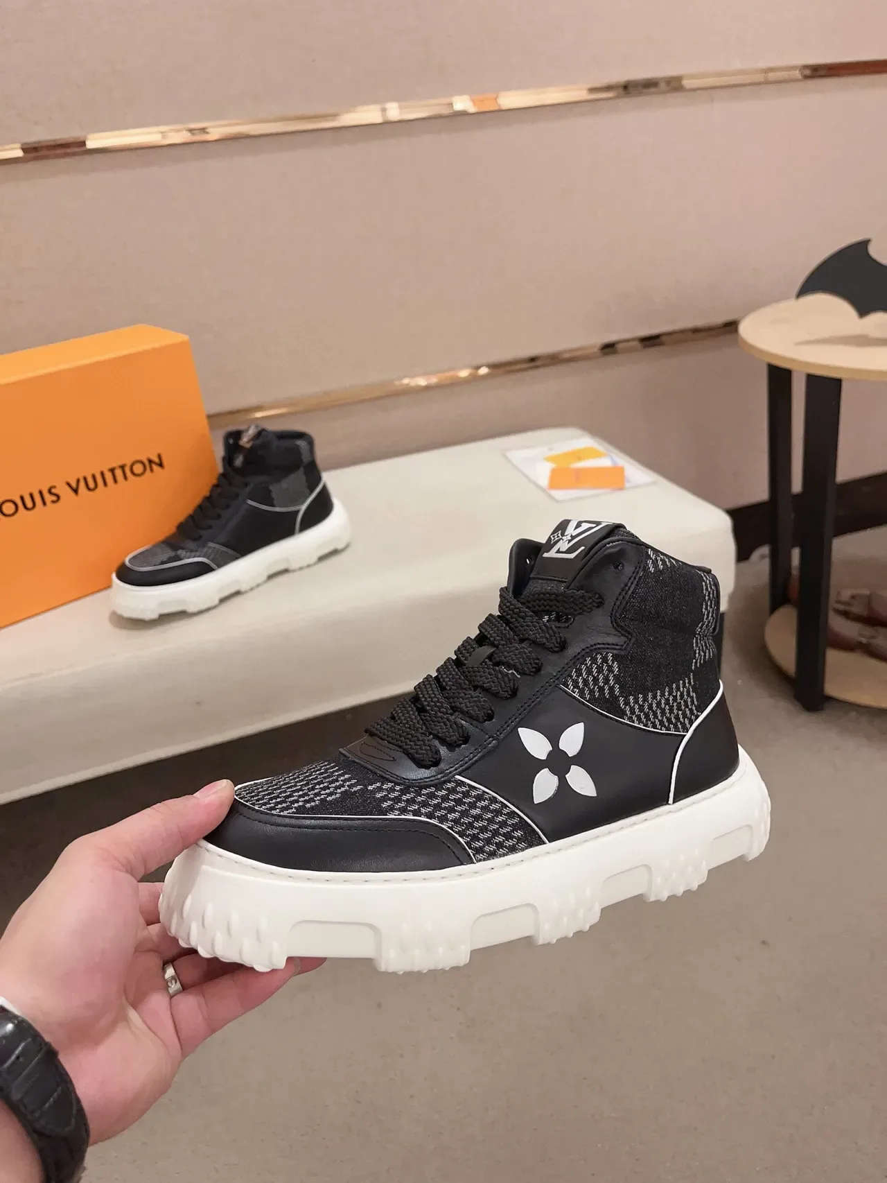 Louis Vuitton LV Trainer 黑白 高帮 厚底 生活方式运动鞋 3