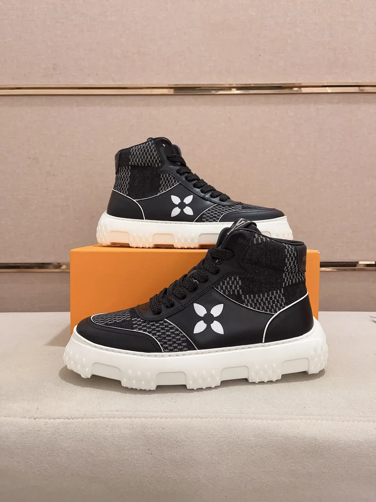Louis Vuitton LV Trainer 黑白 高帮 厚底 生活方式运动鞋 7
