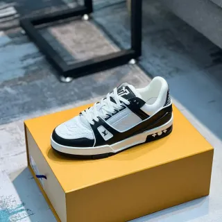 Louis Vuitton LV Trainer Zapatillas Lifestyle Negro Blanco Construcción de cuero en capas Monograma embossado