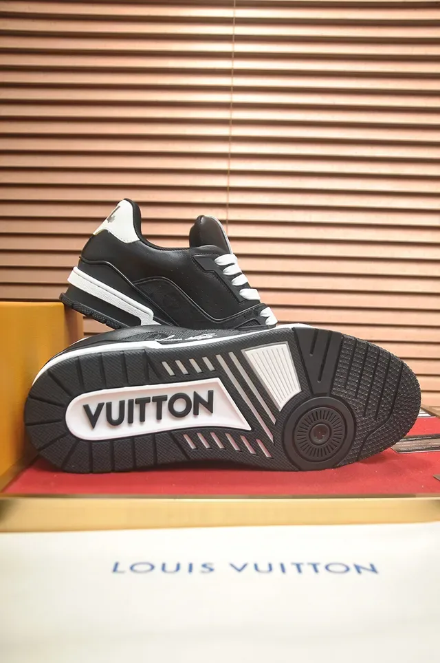 Louis Vuitton LV Trainer Baskets Lifestyle Noires et Blanches Low-Top Panneaux en Cuir 3