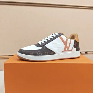 Louis Vuitton LV Trainer Marrón Blanco Monogram Canvas Panel Acolchado Sneakers Lifestyle