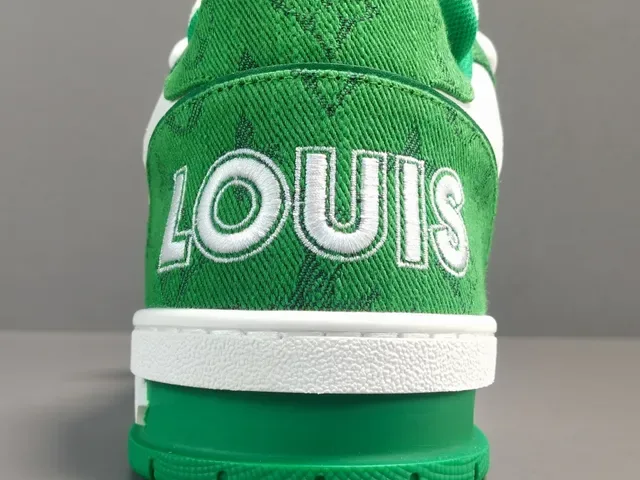 Louis Vuitton LV Trainer Green White 低帮 分层网面和纺织面料上层 生活方式运动鞋 2