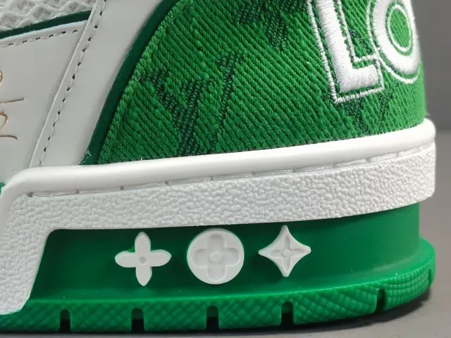 Louis Vuitton LV Trainer Green White 低帮 分层网面和纺织面料上层 生活方式运动鞋 6