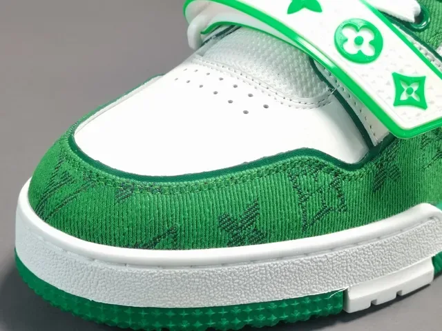 Louis Vuitton LV Trainer Green White 低帮 分层网面和纺织面料上层 生活方式运动鞋 7