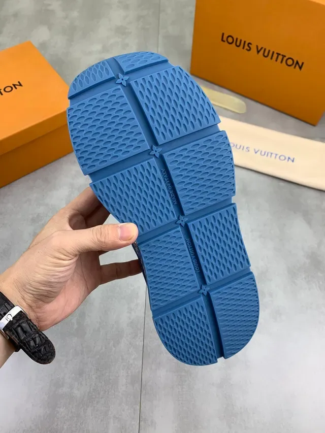লুইস ভিতন LV Trainer নেভি হোয়াইট মনোগ্রাম জ্যাকার্ড উপরের চামড়ার ওভারলে লাইফস্টাইল স্নিকার 2