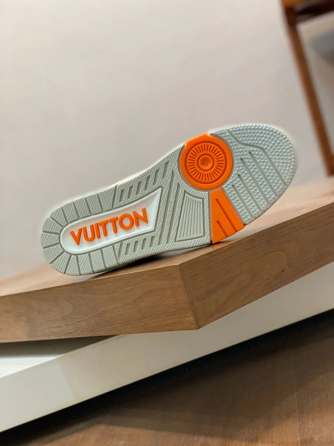 Louis Vuitton LV Trainer Sneakers Lifestyle Orange Beige Low-Top Matériau Mixte 2