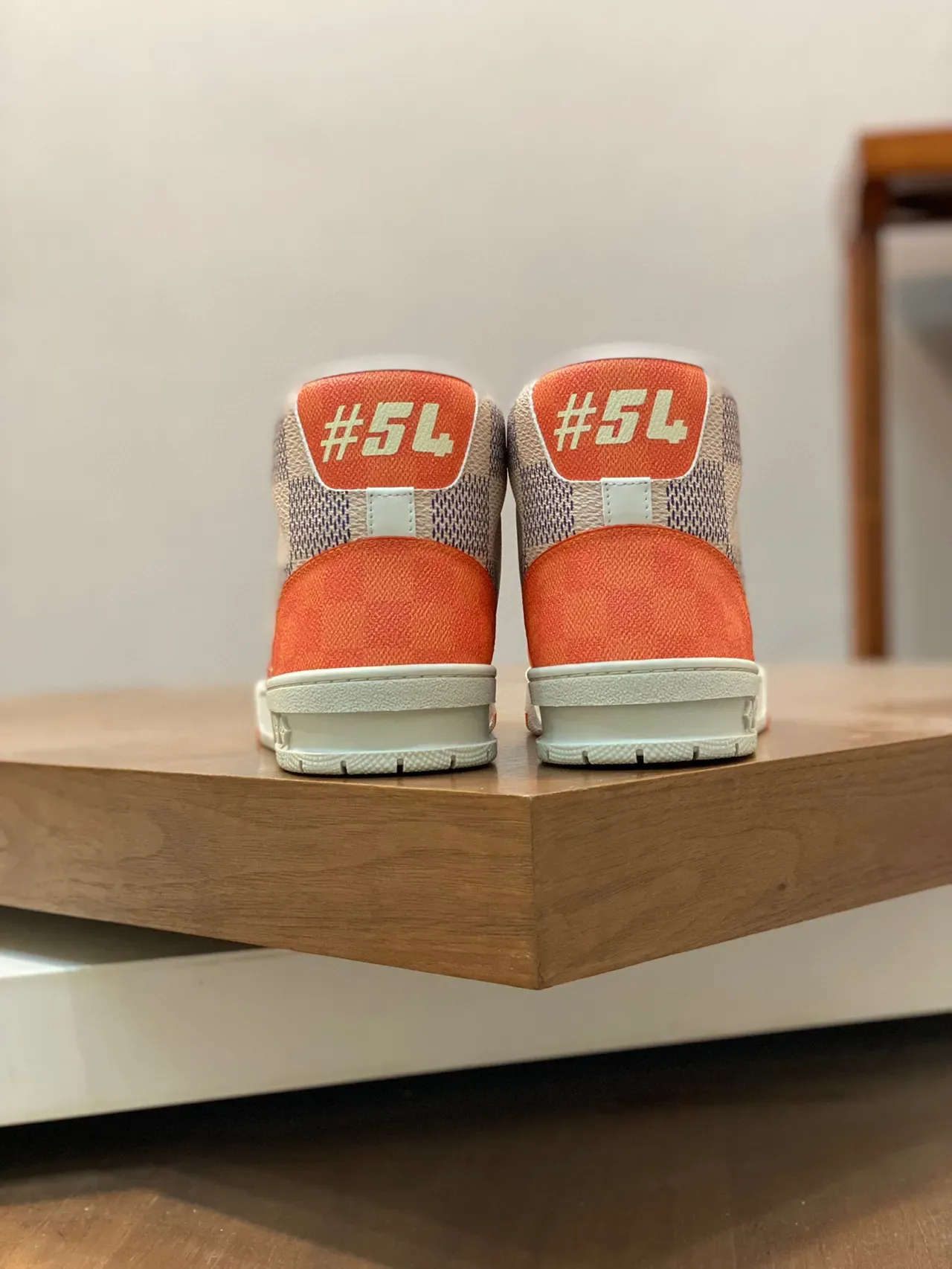 Louis Vuitton LV Trainer Sneakers Lifestyle Orange Beige Low-Top Matériau Mixte 3