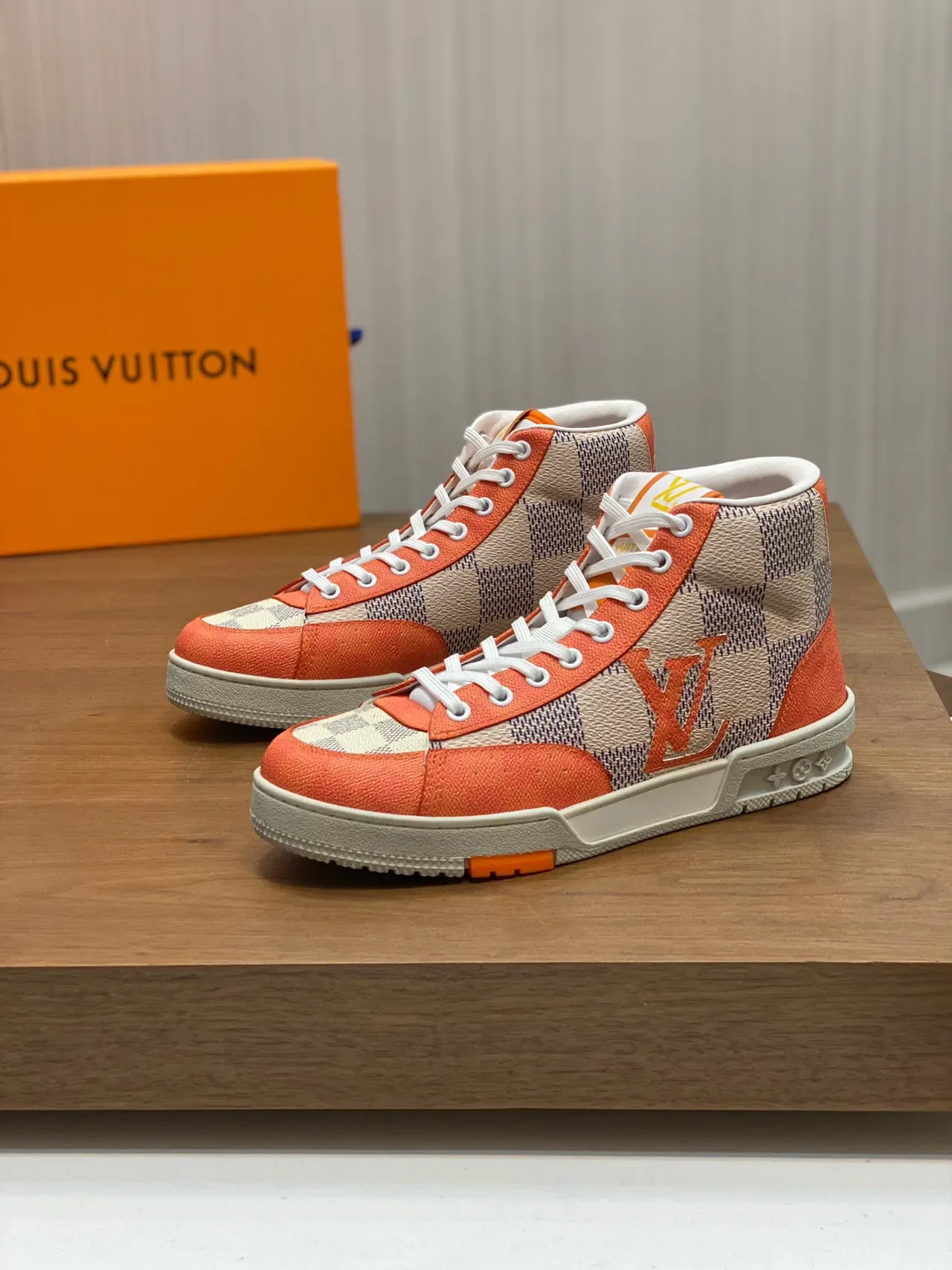 Louis Vuitton LV Trainer Sneakers Lifestyle Orange Beige Low-Top Matériau Mixte 8