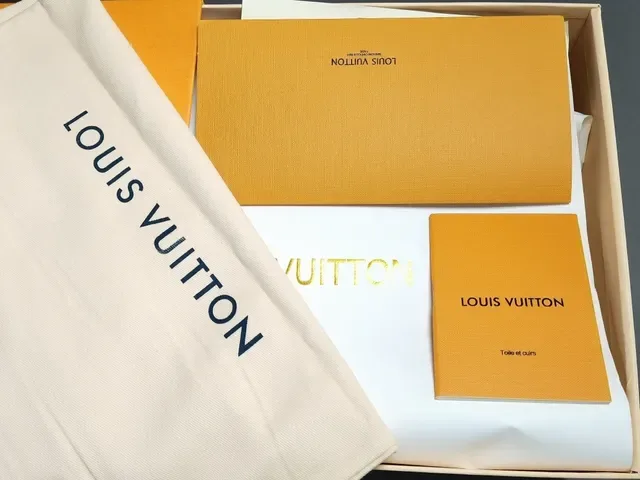 Louis Vuitton LV Trainer baskets lifestyle blanches et vertes 9