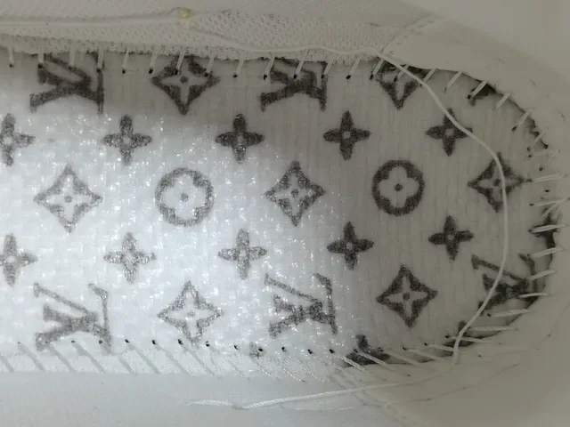 Louis Vuitton LV Trainer baskets lifestyle blanches et vertes 10