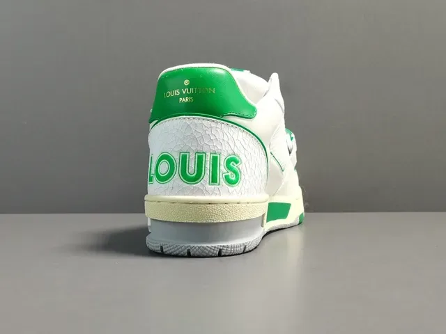 Louis Vuitton LV Trainer baskets lifestyle blanches et vertes 11