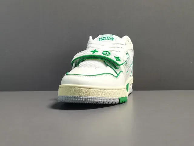 Louis Vuitton LV Trainer baskets lifestyle blanches et vertes 12