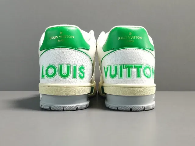 Louis Vuitton LV Trainer baskets lifestyle blanches et vertes 18