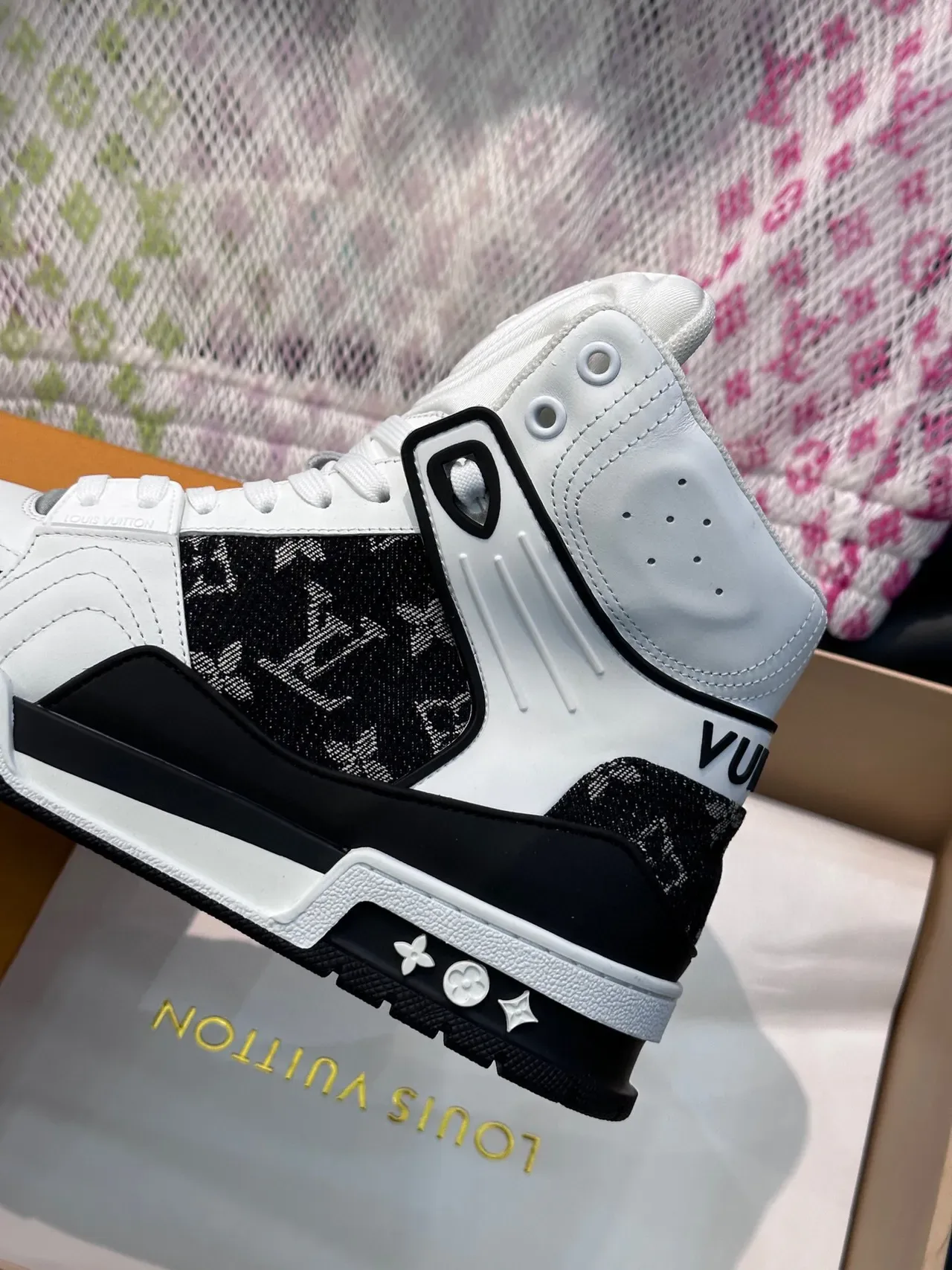 Louis Vuitton LV Trainer Zapatillas Blancas y Negras de Alto Monogram Jacquard Lifestyle 8