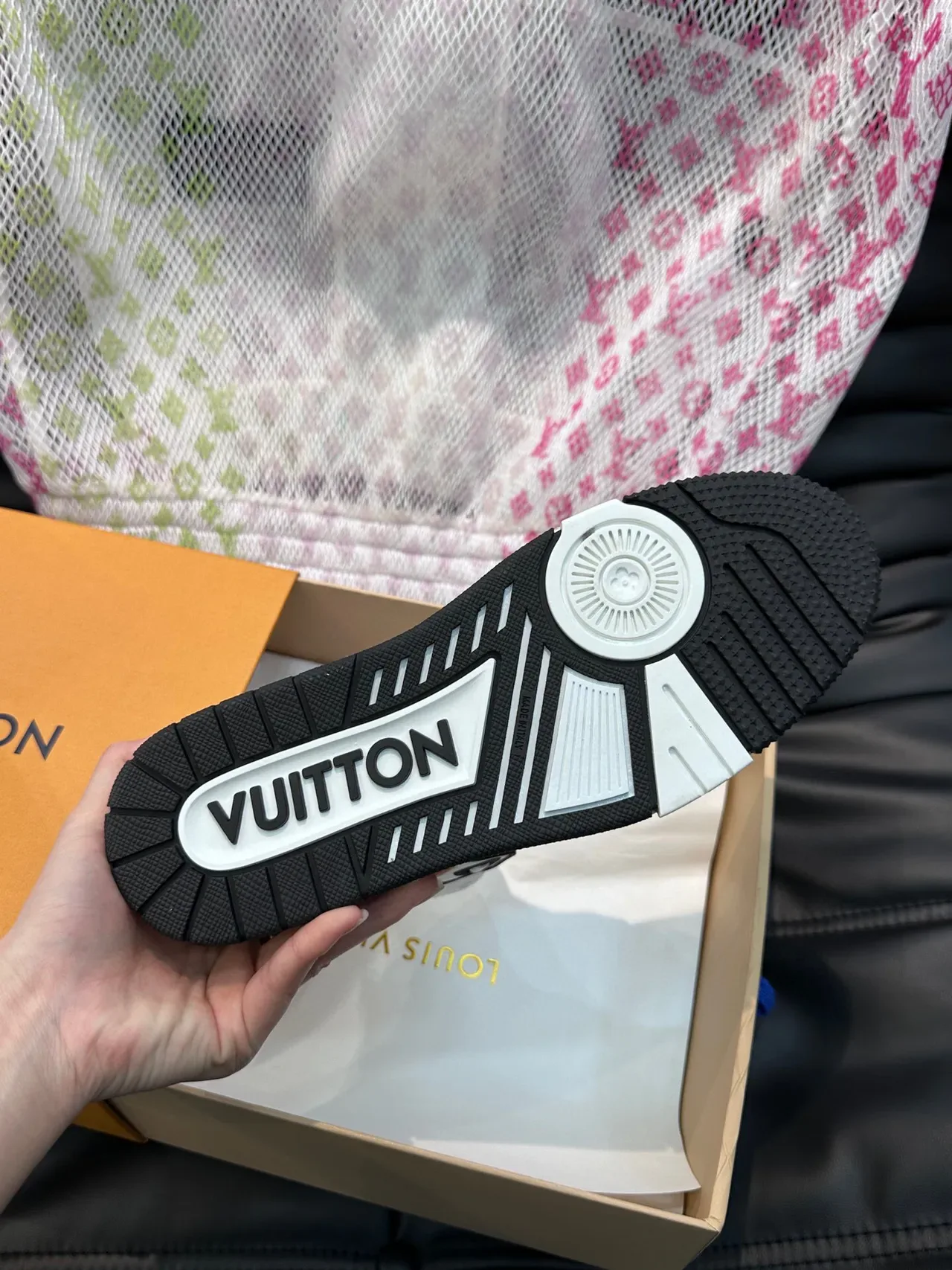 Louis Vuitton LV Trainer Zapatillas Blancas y Negras de Alto Monogram Jacquard Lifestyle 9