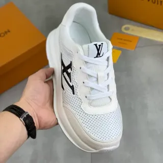 Louis Vuitton LV Trainer Zapatos Lifestyle Blancos y Negros Cuero Perforado Monograma Logo Lateral