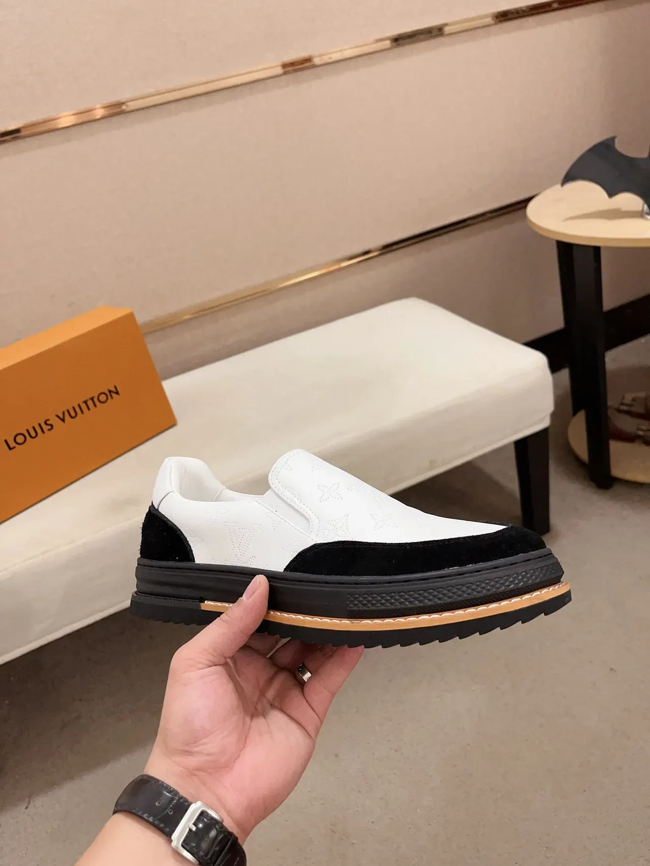 লুইস ভিটন LV Trainer সাদা কালো স্লিপ-অন মনোগ্রাম লেদার লাইফস্টাইল স্নিকার 4