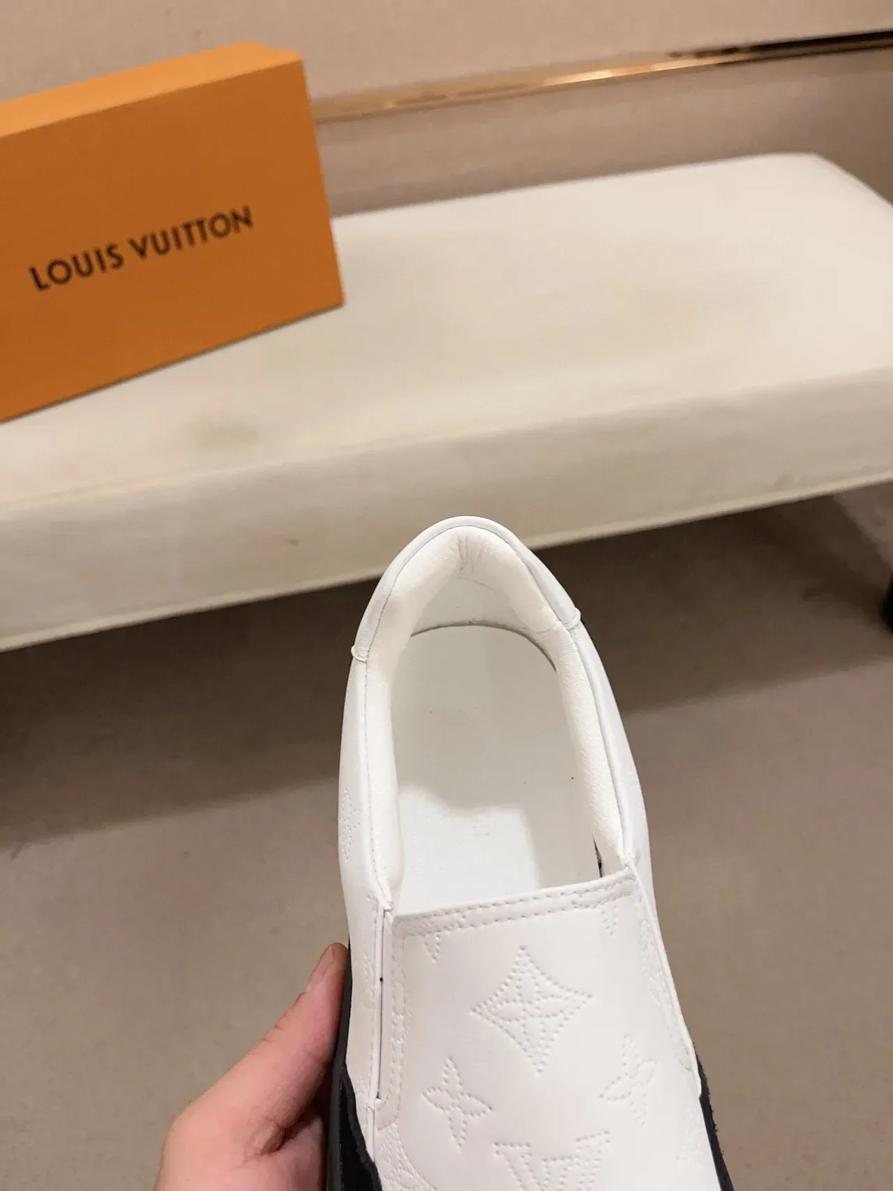 লুইস ভিটন LV Trainer সাদা কালো স্লিপ-অন মনোগ্রাম লেদার লাইফস্টাইল স্নিকার 6