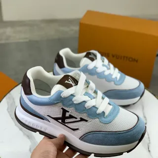 Louis Vuitton LV Trainer Blanco y Azul Malla y Suede Paneles de Construcción Detalle de Superposición Ondulada Sneakers Lifestyle