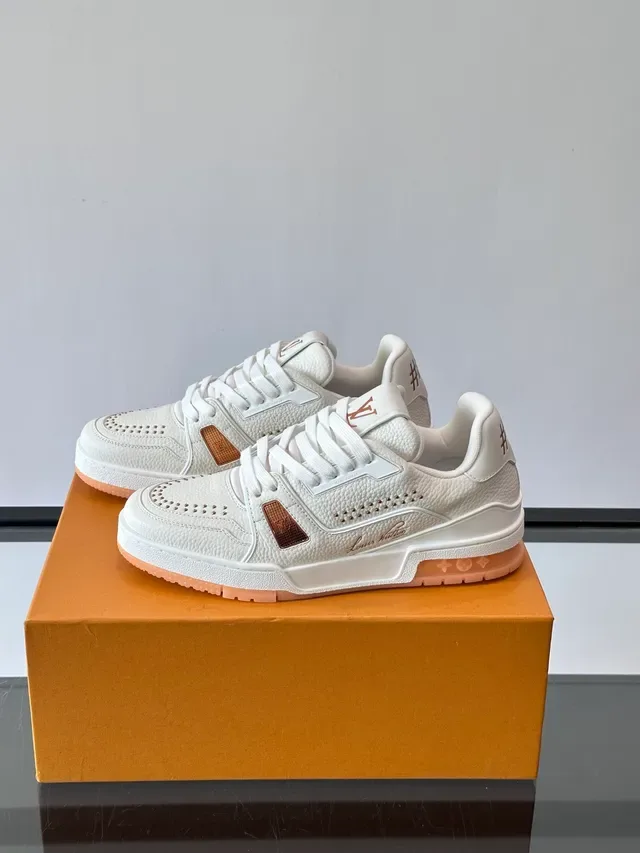 Louis Vuitton LV Trainer Tênis Lifestyle Branco e Marrom Couro Texturizado com Detalhes Perforados 5