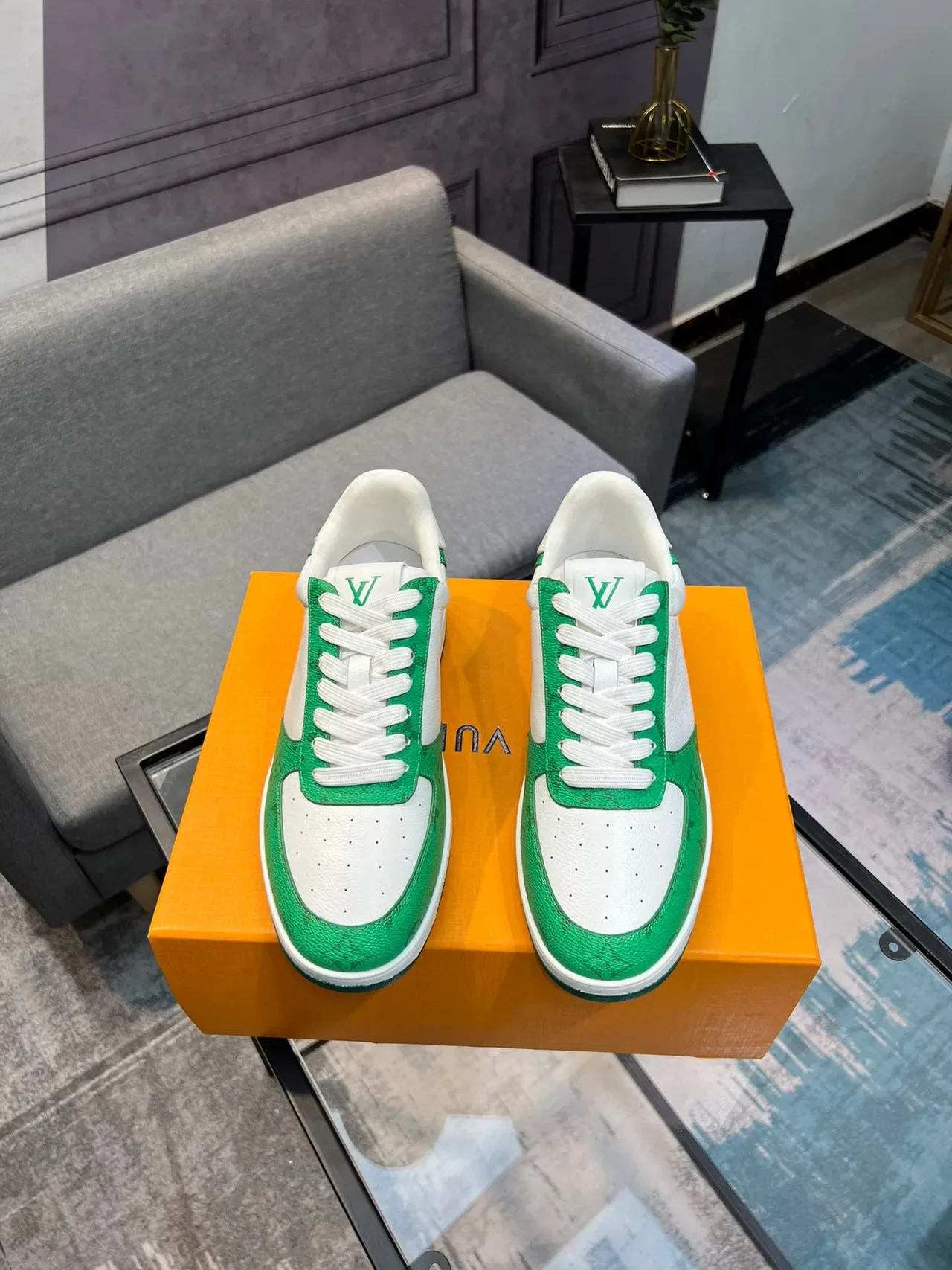 Louis Vuitton LV Trainer Branco Verde Perfurado Painel Monograma Couro Lifestyle Sneakers 2