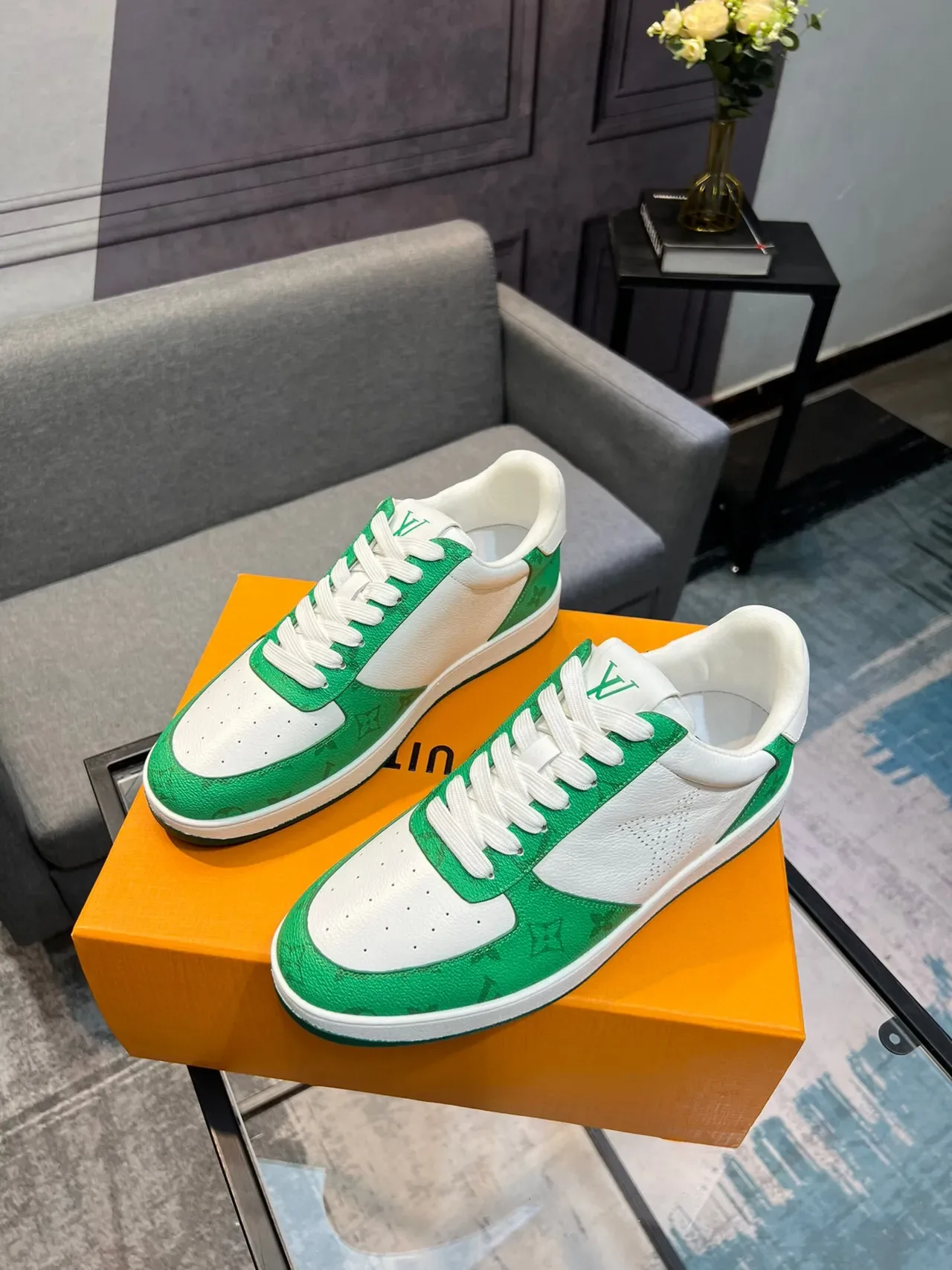Louis Vuitton LV Trainer Branco Verde Perfurado Painel Monograma Couro Lifestyle Sneakers 3