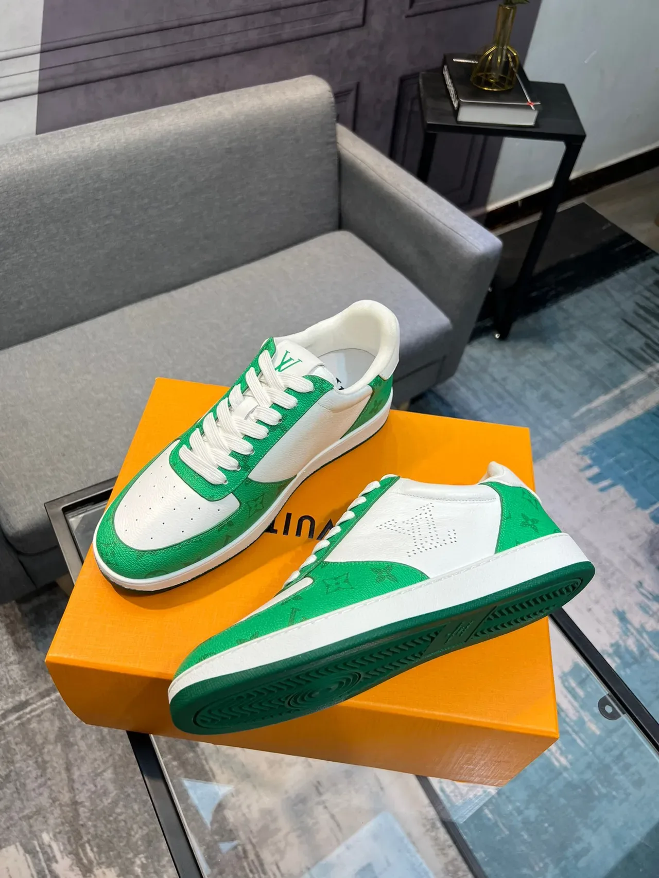Louis Vuitton LV Trainer Branco Verde Perfurado Painel Monograma Couro Lifestyle Sneakers 4