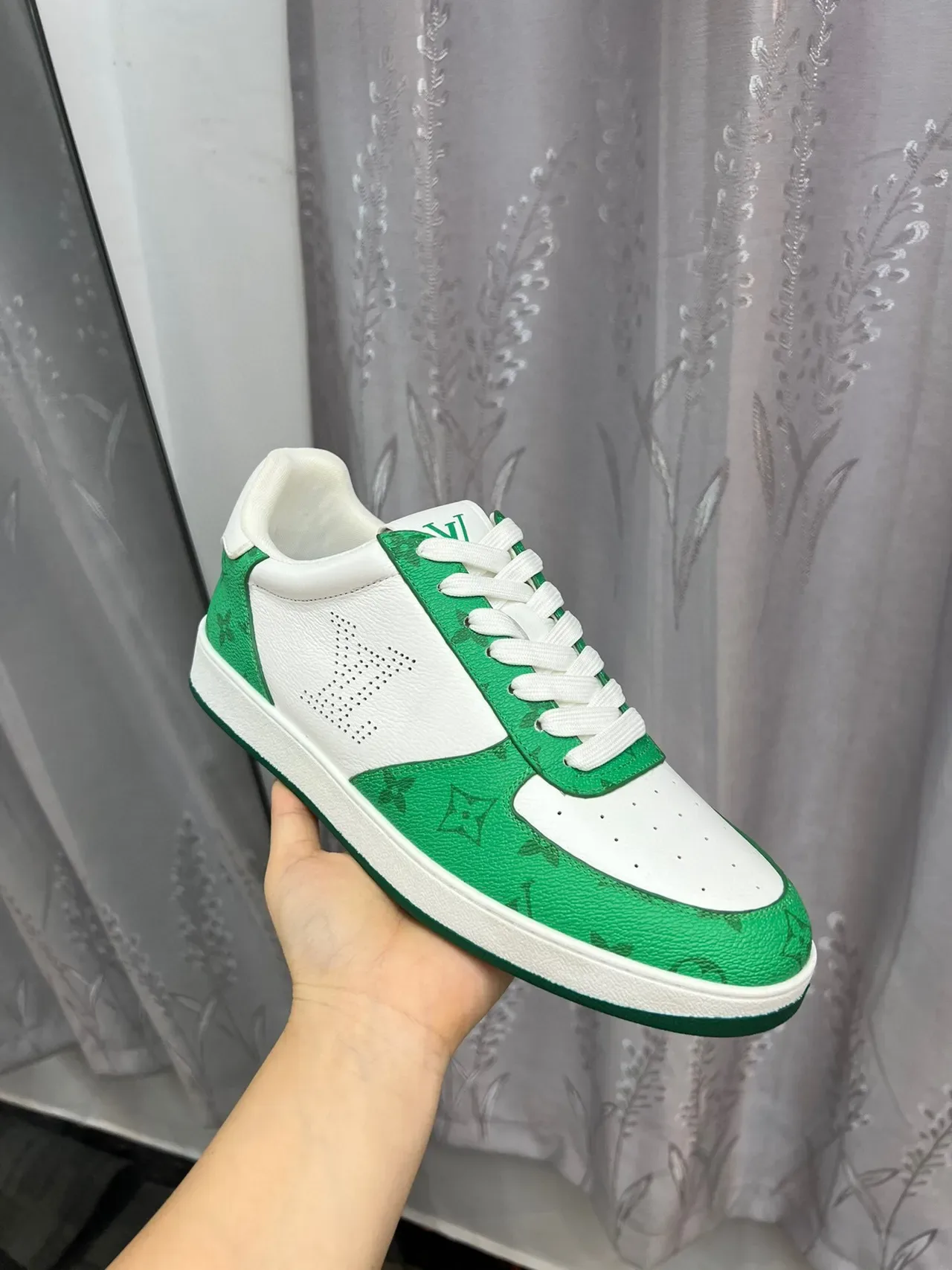 Louis Vuitton LV Trainer Branco Verde Perfurado Painel Monograma Couro Lifestyle Sneakers 6