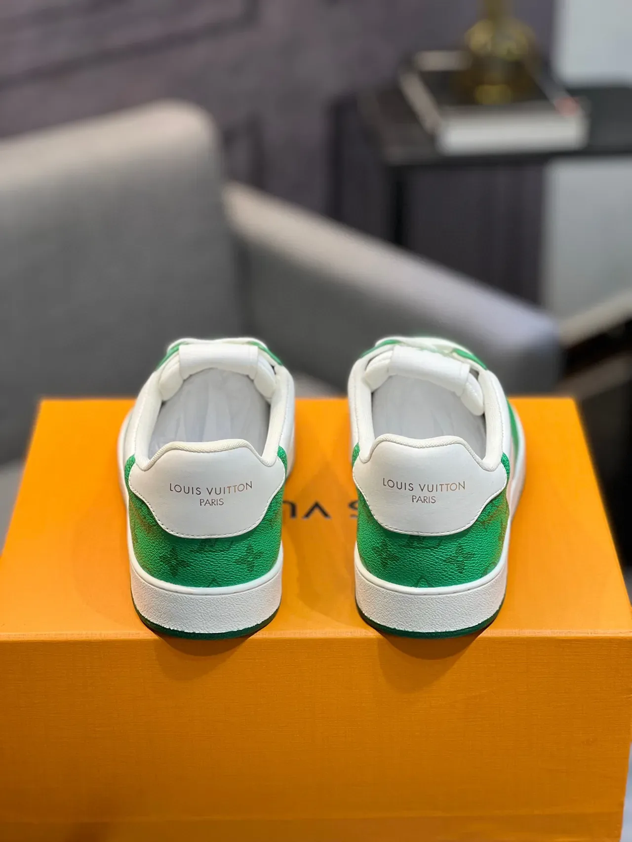 Louis Vuitton LV Trainer Branco Verde Perfurado Painel Monograma Couro Lifestyle Sneakers 8