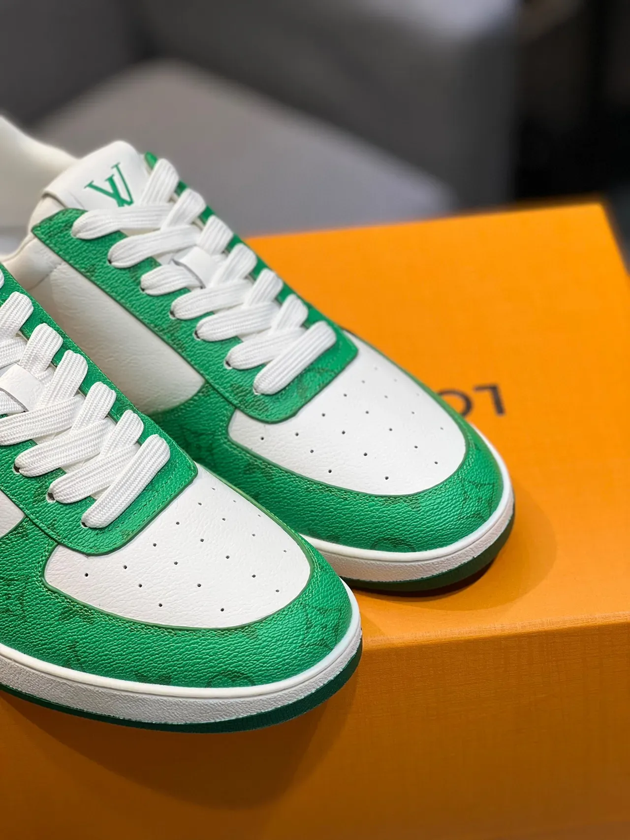 Louis Vuitton LV Trainer Branco Verde Perfurado Painel Monograma Couro Lifestyle Sneakers 9