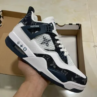 Louis Vuitton LV Trainer Branco Marinho Textil Monogramado Médiplantilha Escultida Tênis Lifestyle