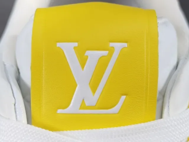 Louis Vuitton LV Trainer Amarillo Blanco Suela Media Capa Monograma Embossed Cuero Zapatillas Lifestyle 4