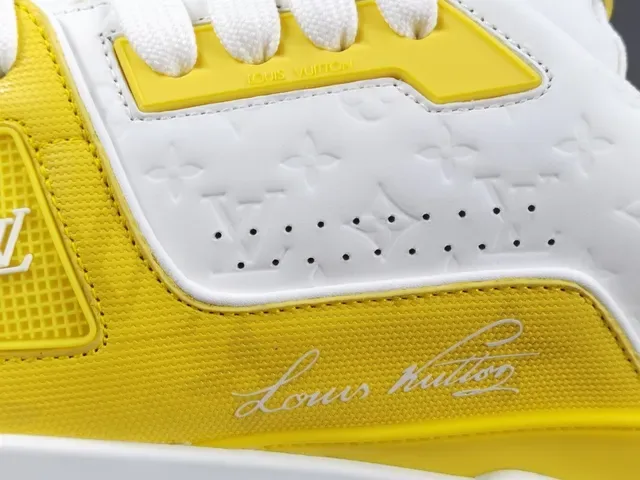 Louis Vuitton LV Trainer Amarillo Blanco Suela Media Capa Monograma Embossed Cuero Zapatillas Lifestyle 8