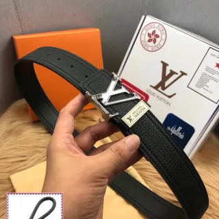 Louis Vuitton LV Turn কালো টেক্সচার্ড লেদার বেল্ট