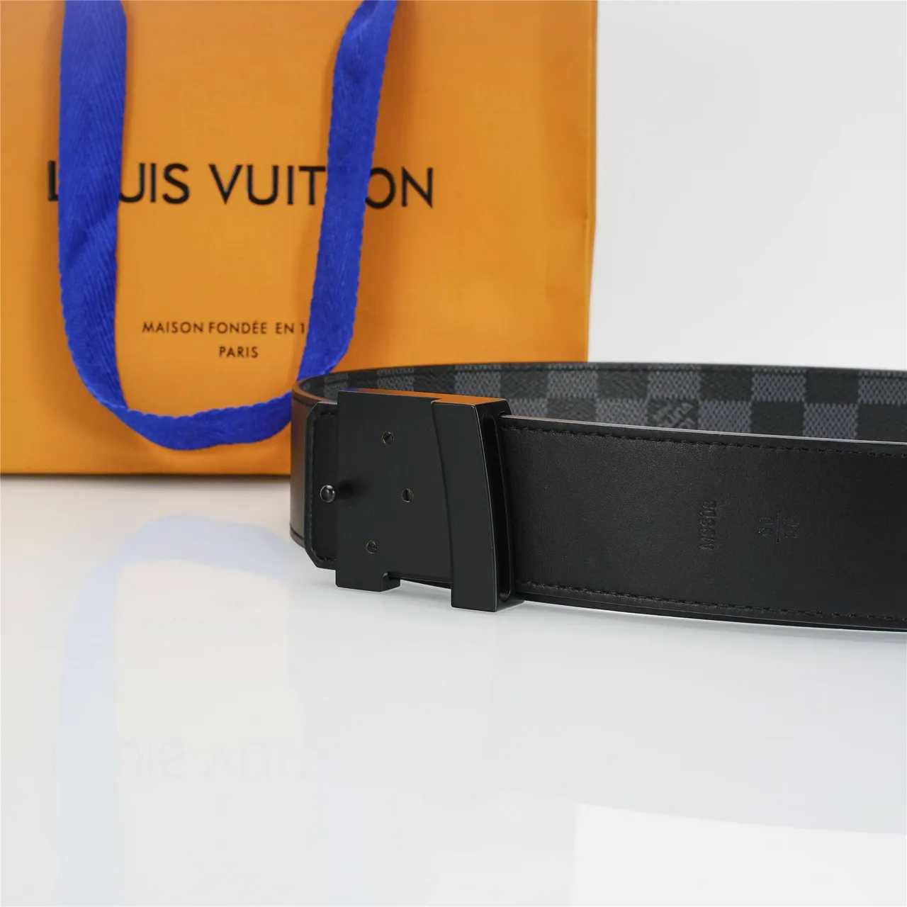 حزام Louis Vuitton LV Turn-Lock Damier Graphite من الجلد 7