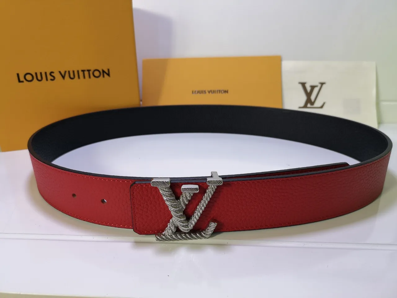 Louis Vuitton LV Twist Belt लाल এবং কালো চামড়ার বেল्ट 2