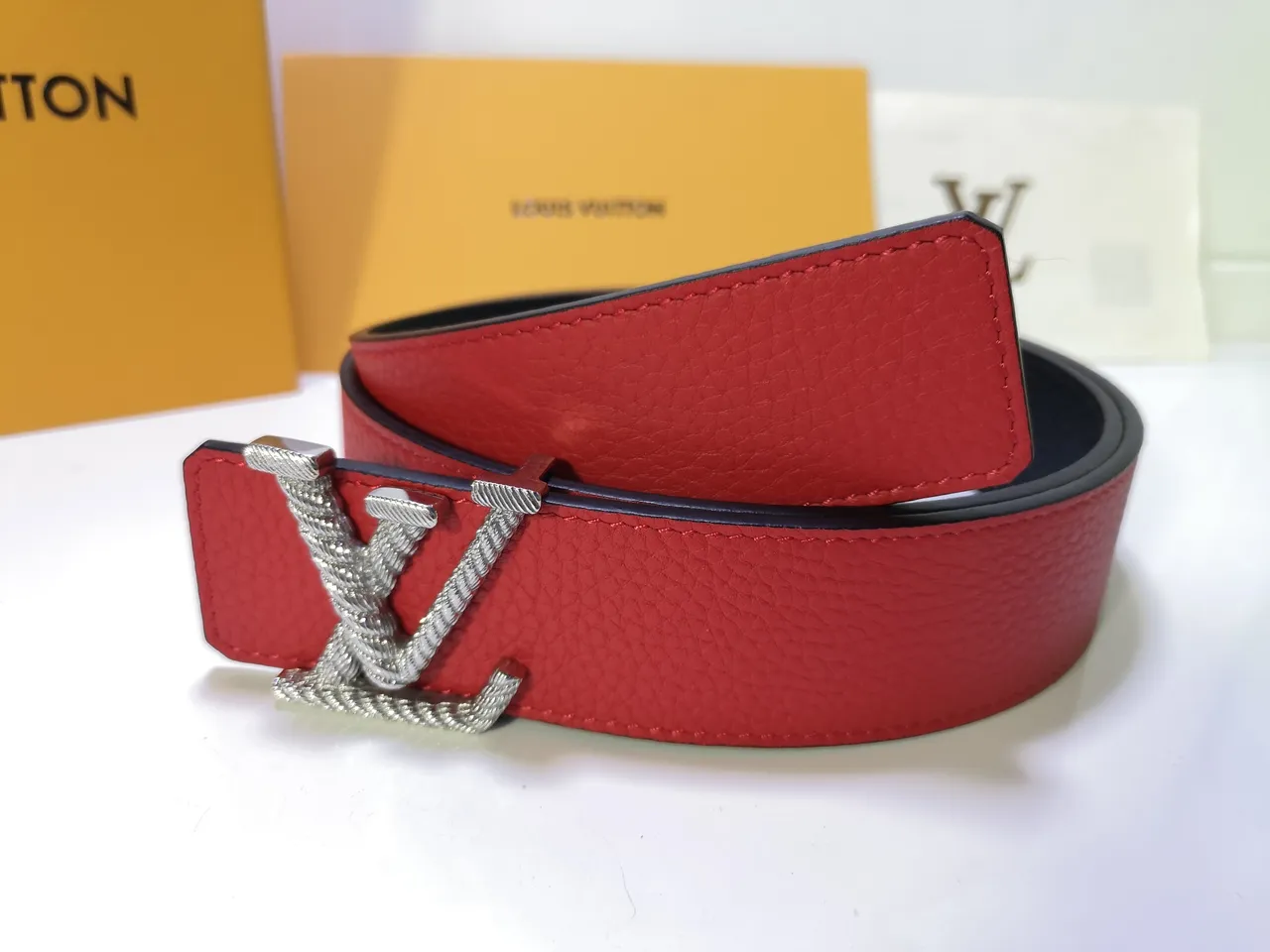 Louis Vuitton LV Twist Belt लाल এবং কালো চামড়ার বেল्ट 3