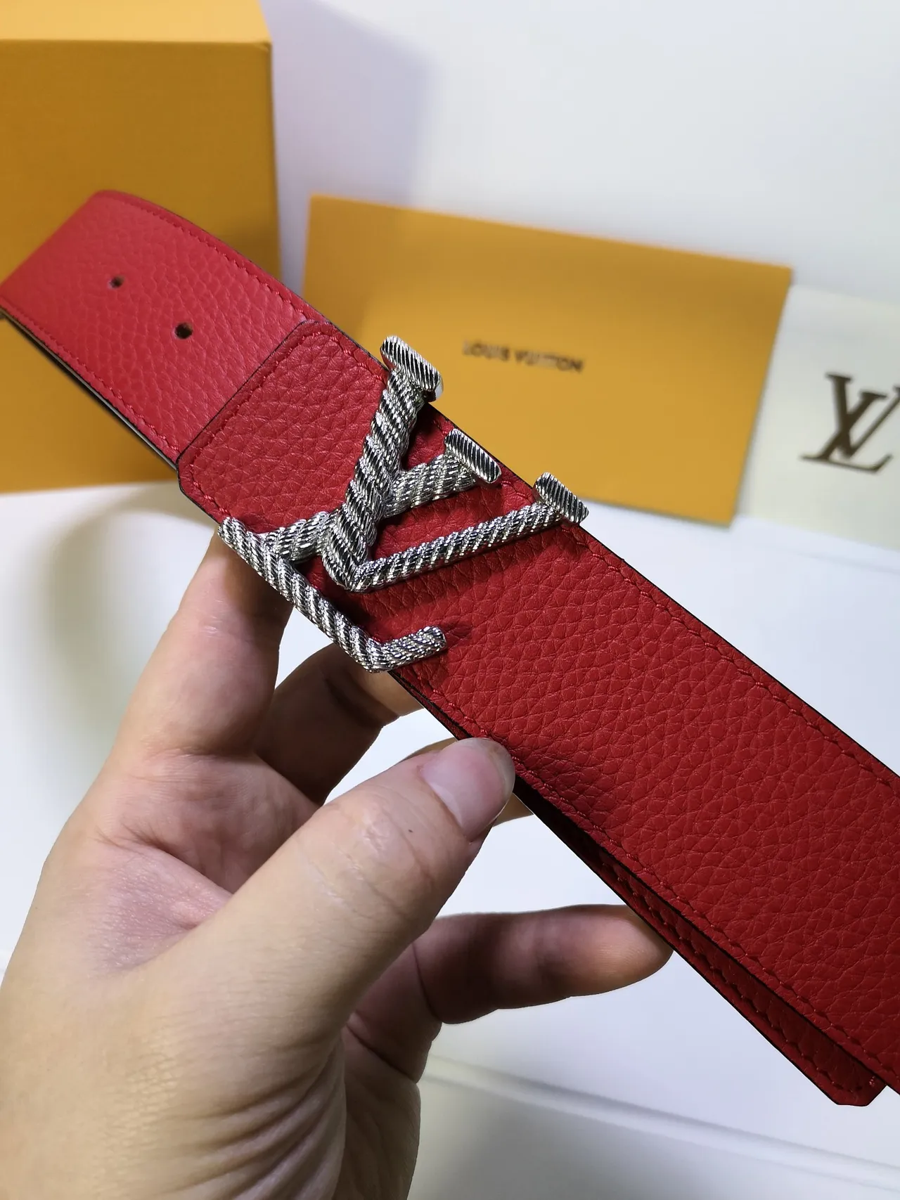 Louis Vuitton LV Twist Belt लाल এবং কালো চামড়ার বেল्ट 4