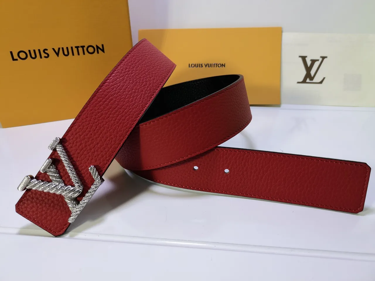 Louis Vuitton LV Twist Belt लाल এবং কালো চামড়ার বেল्ट 5