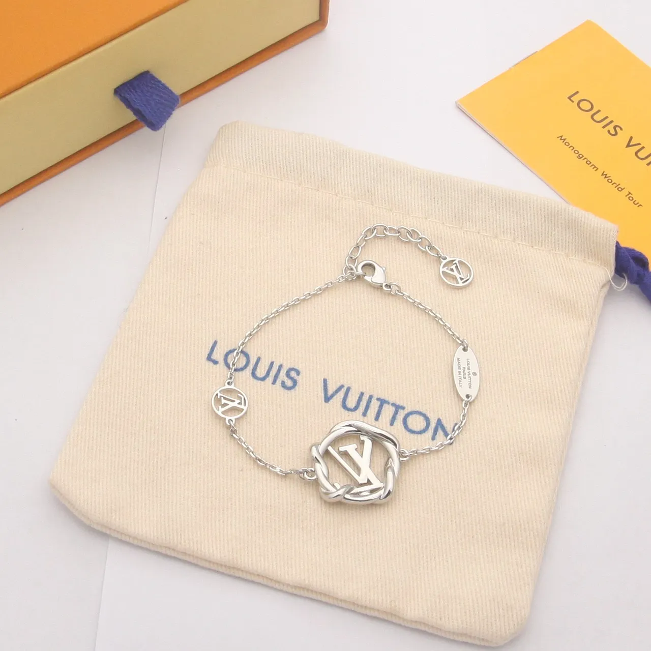 سوار لويس فتون LV مع نمط العقدة الملفوفة في الذهب والفضة مونوغرام كرمات 2
