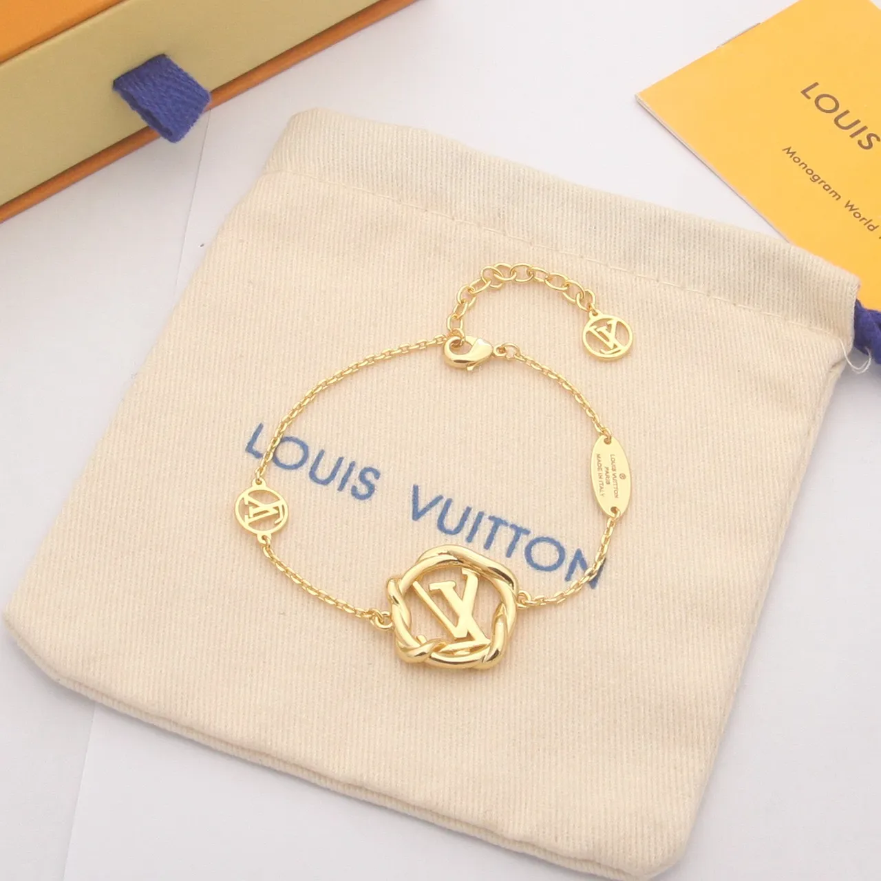 سوار لويس فتون LV مع نمط العقدة الملفوفة في الذهب والفضة مونوغرام كرمات 3