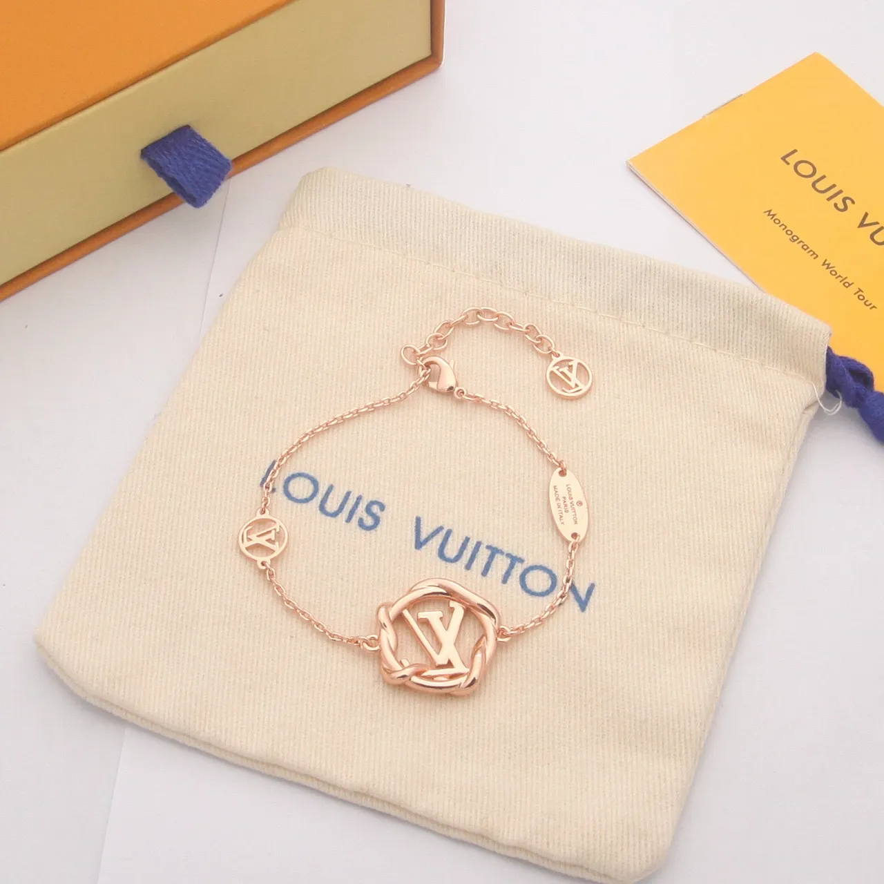 سوار لويس فتون LV مع نمط العقدة الملفوفة في الذهب والفضة مونوغرام كرمات 4