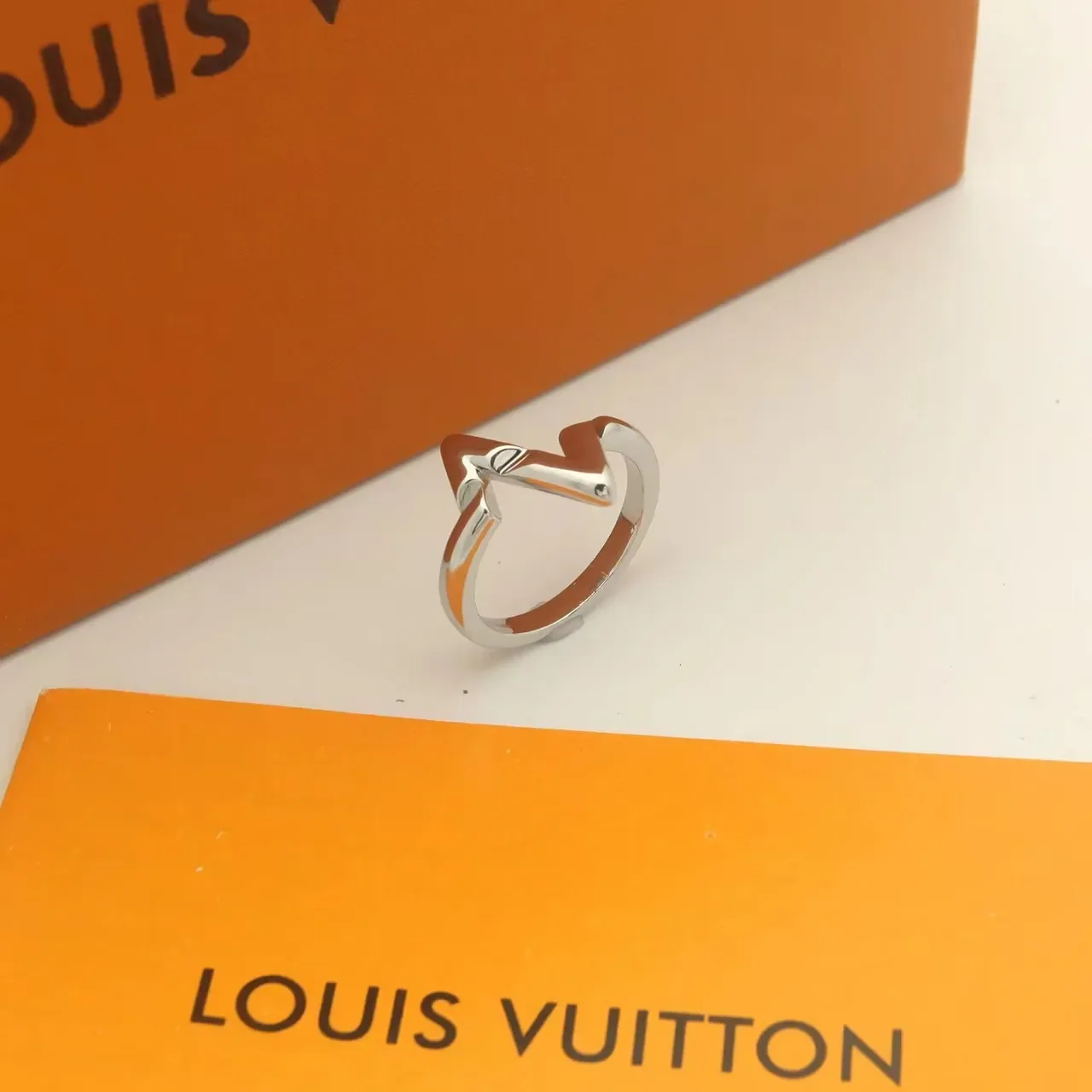Louis Vuitton LV Volt À l'Envers Bague en Or 18K 7
